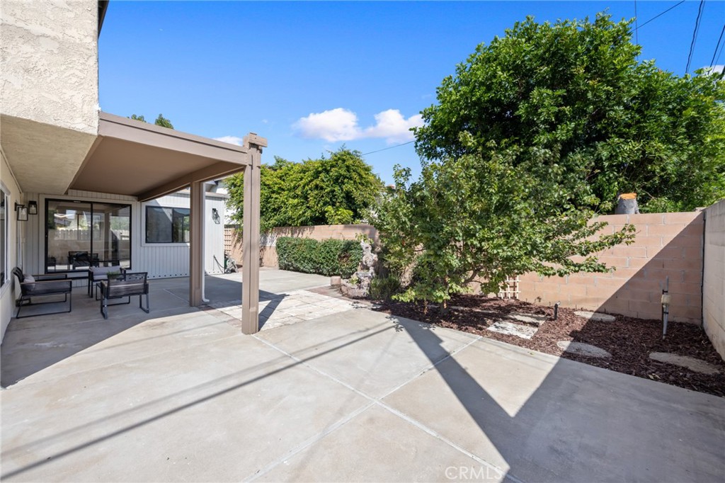 1165 N California Street