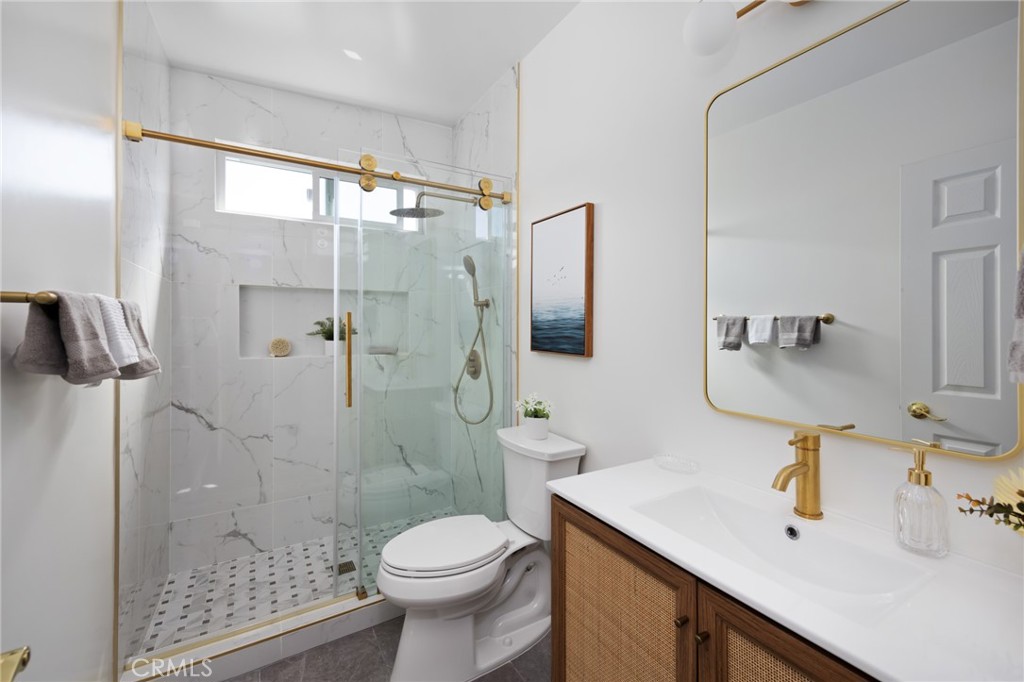 1165 N California Street