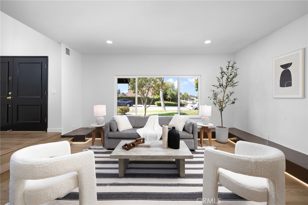 1165 N California Street