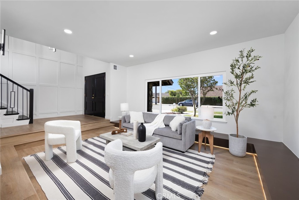 1165 N California Street