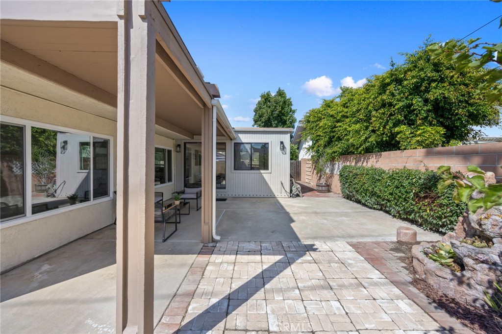 1165 N California Street