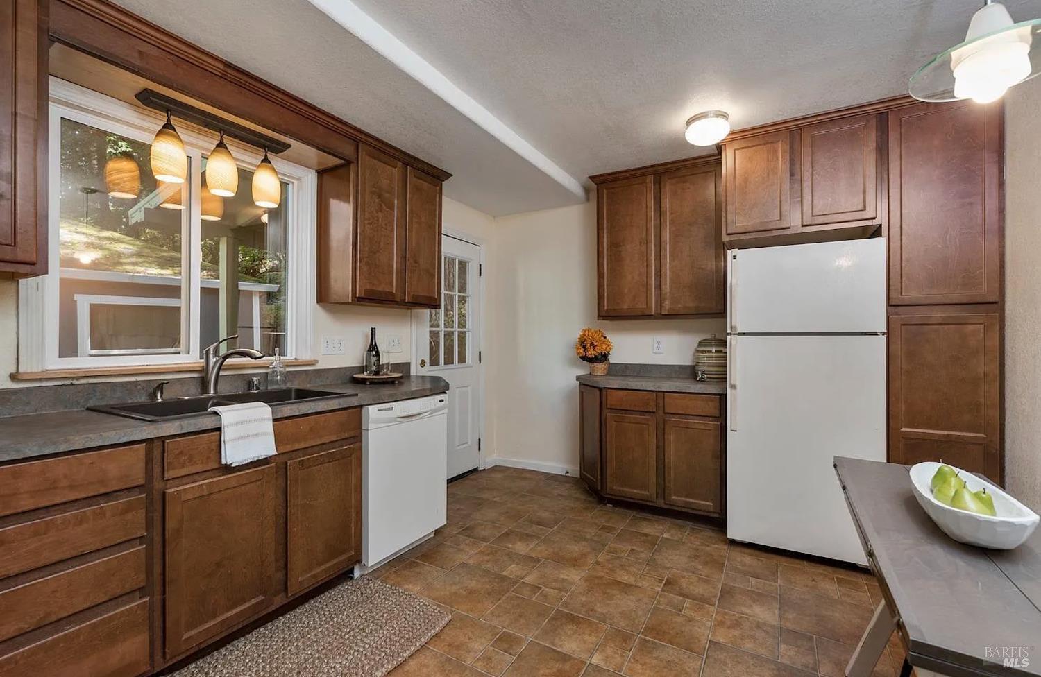 12060 Hwy 116 Highway