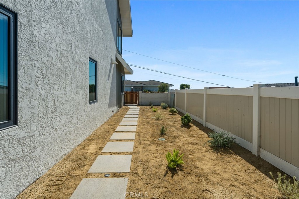405 Avenida Salvador