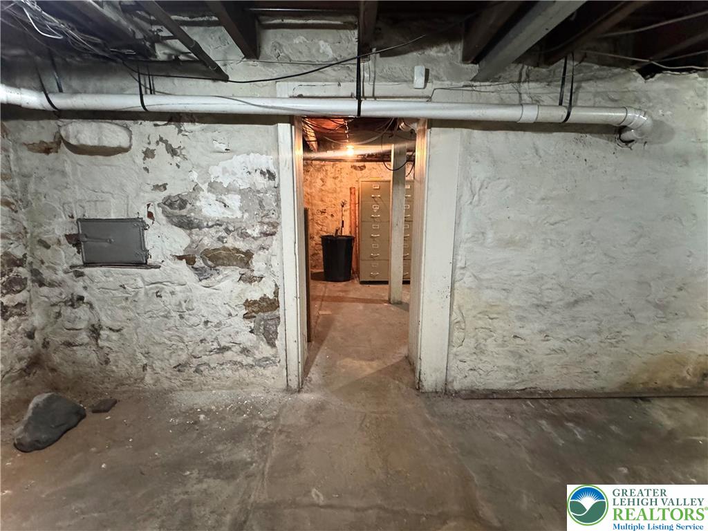 32 E Center Street
