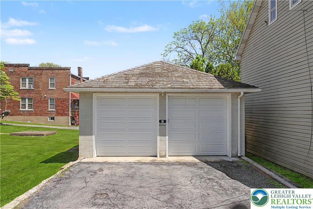 32 E Center Street