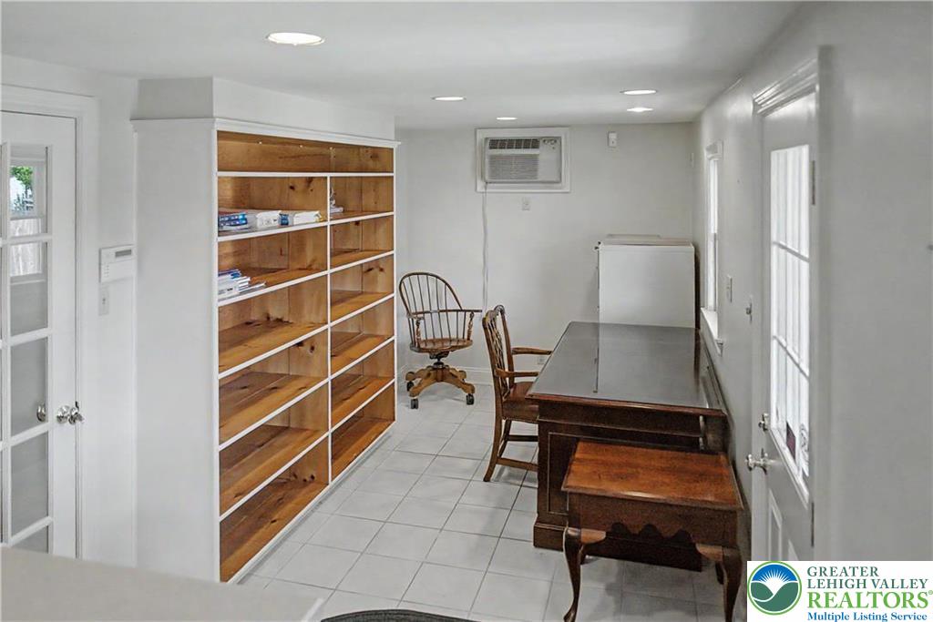 32 E Center Street