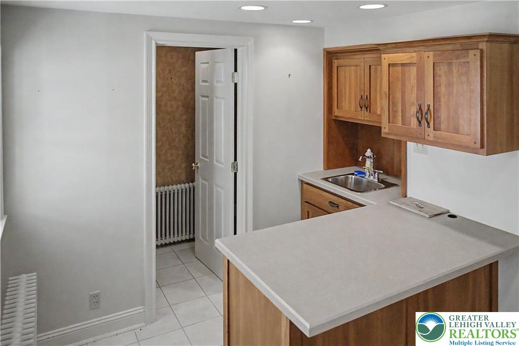 32 E Center Street