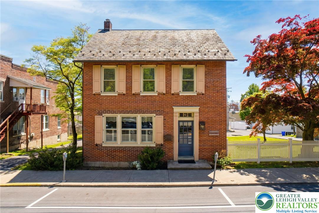 32 E Center Street