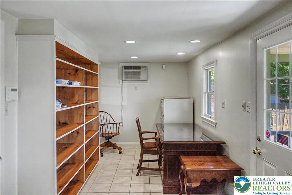 32 E Center Street