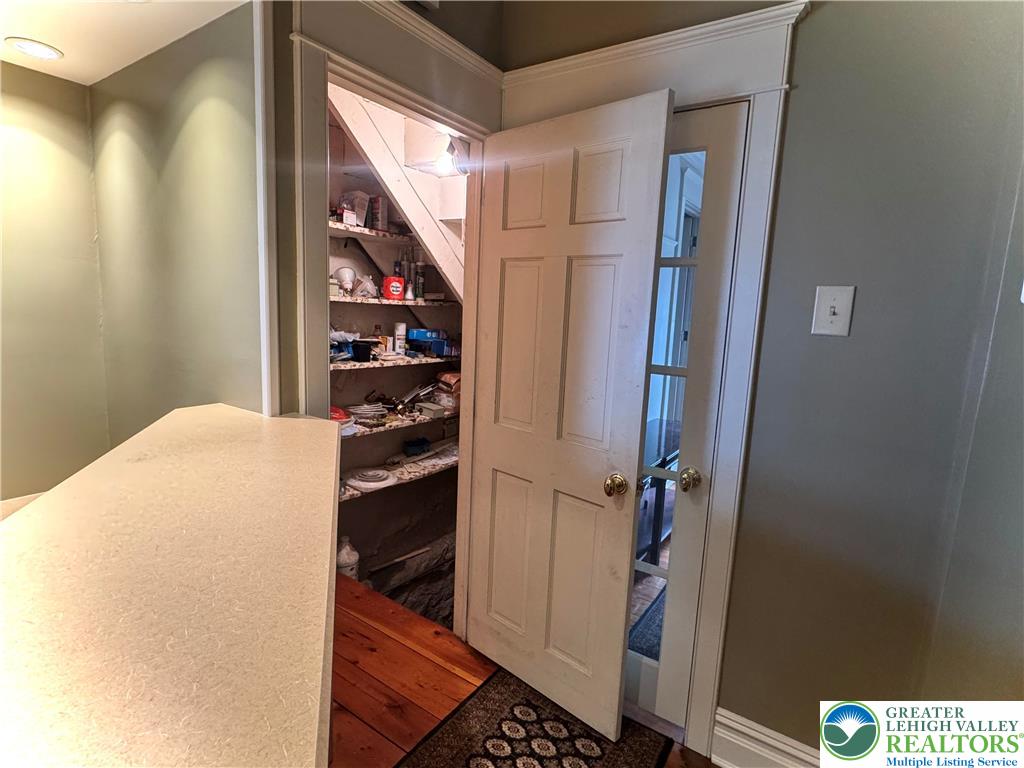 32 E Center Street