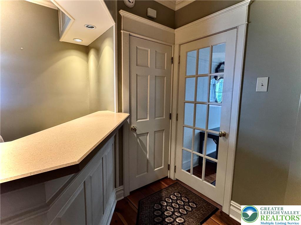 32 E Center Street