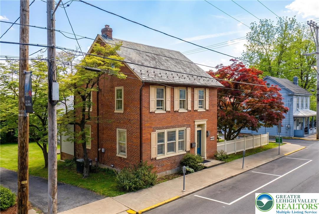 32 E Center Street