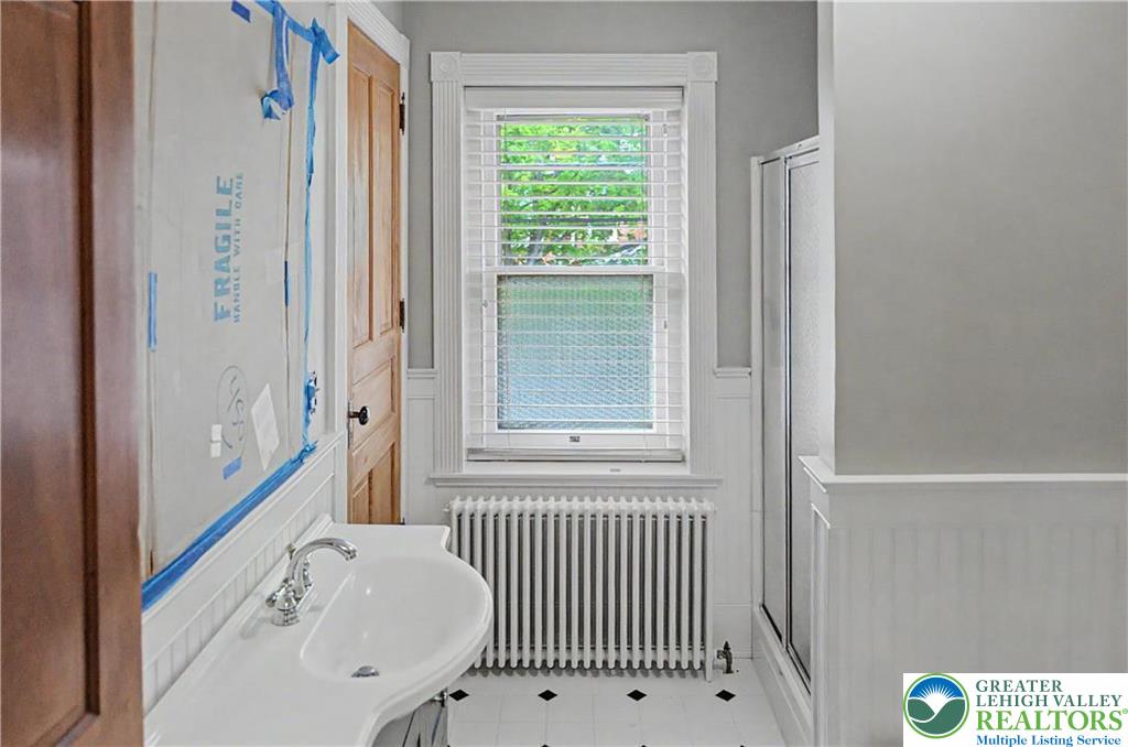 32 E Center Street