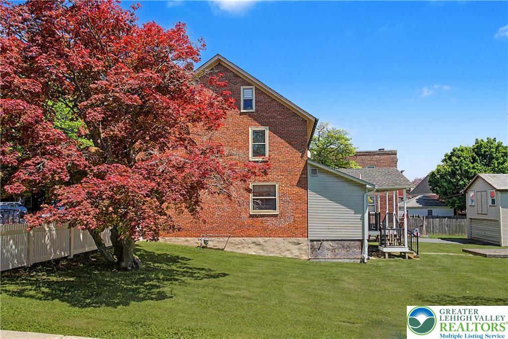 32 E Center Street