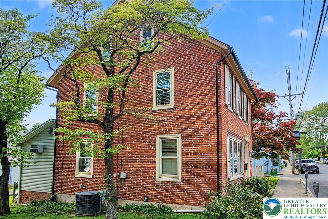 32 E Center Street