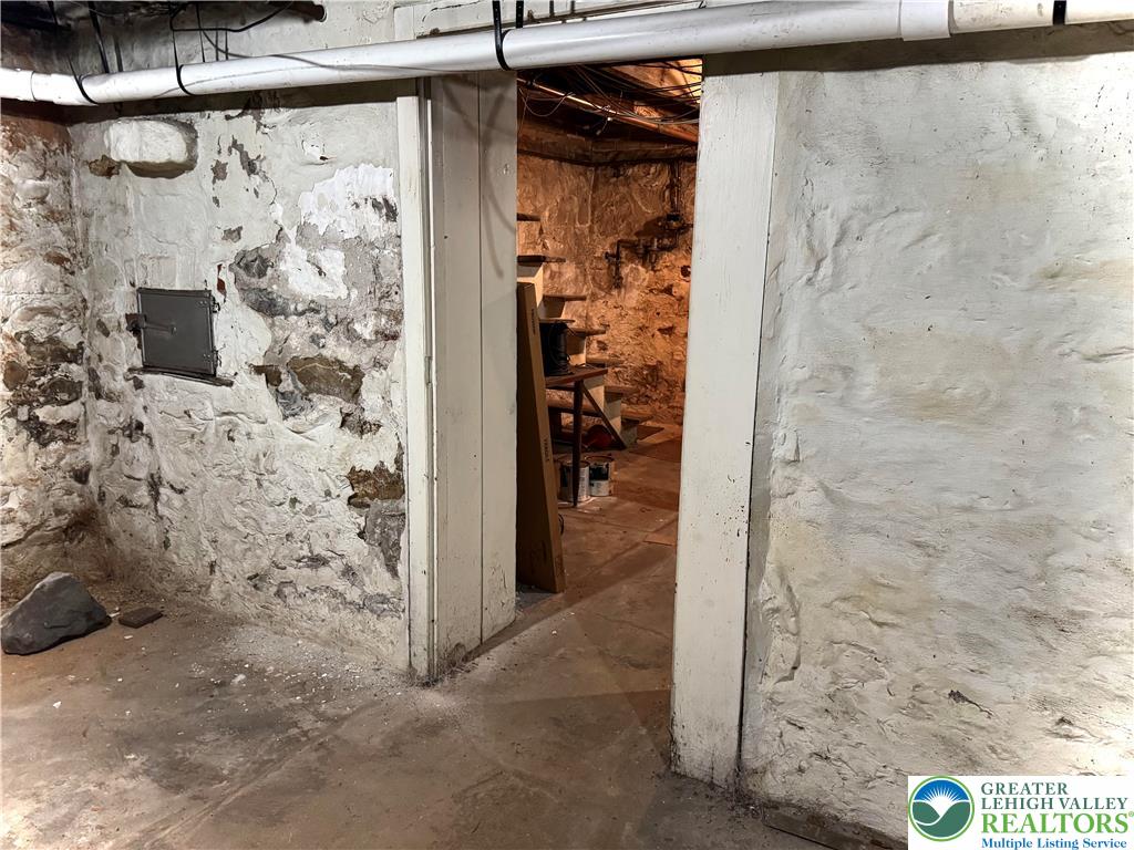 32 E Center Street