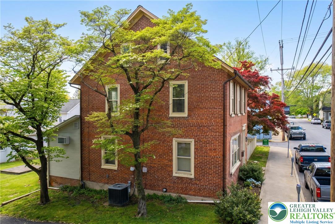 32 E Center Street