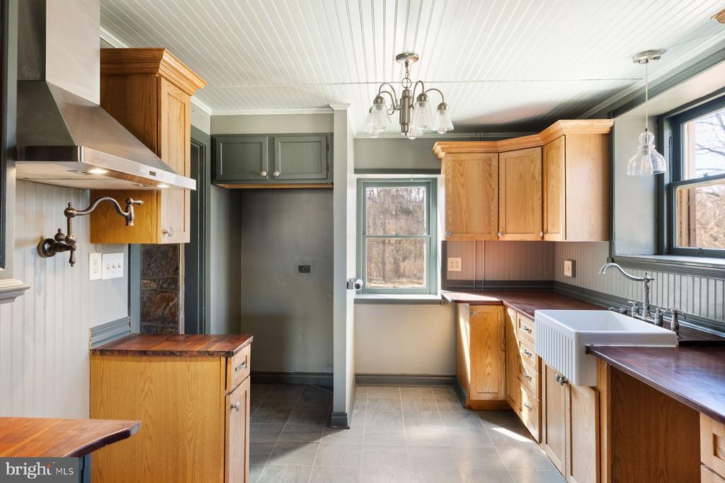 1316 E Thatcher Rd