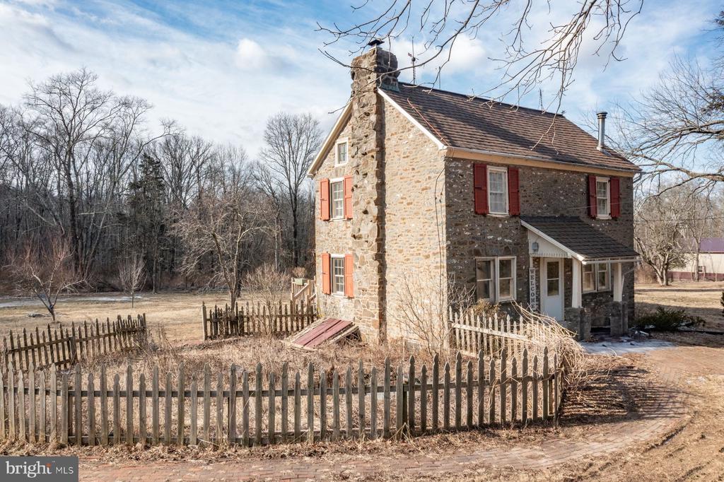 1316 E Thatcher Rd
