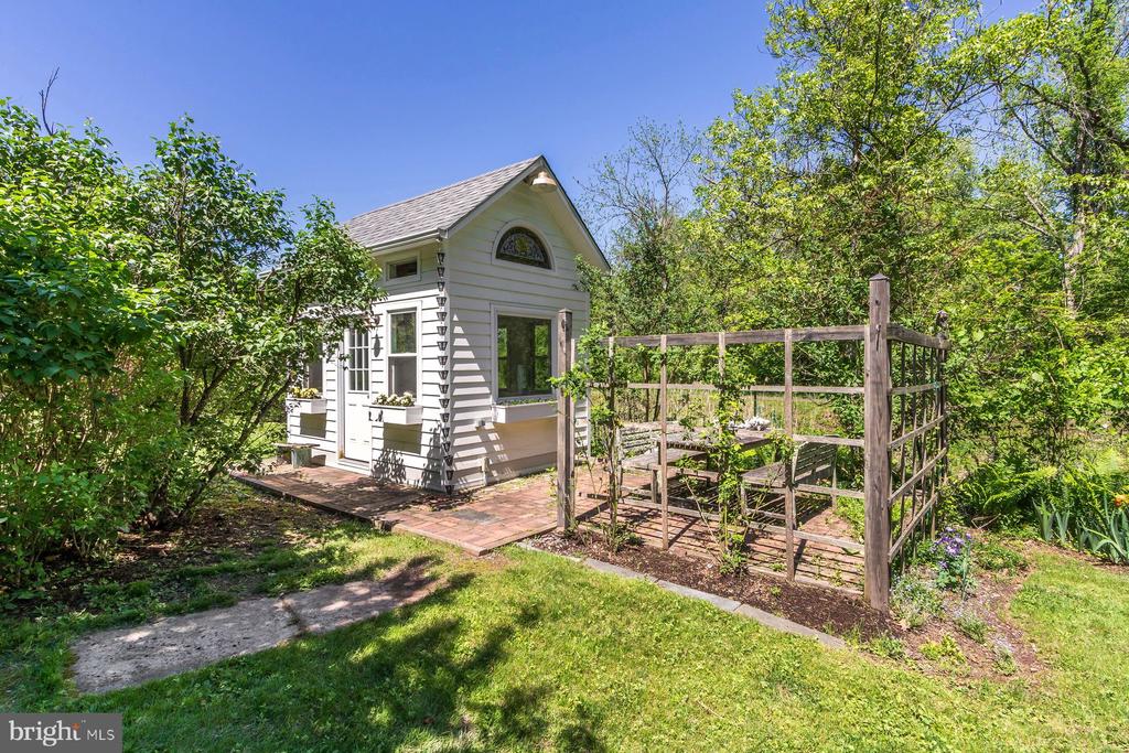 188 Old Canal Ln