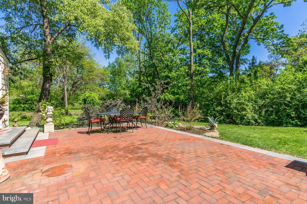 188 Old Canal Ln