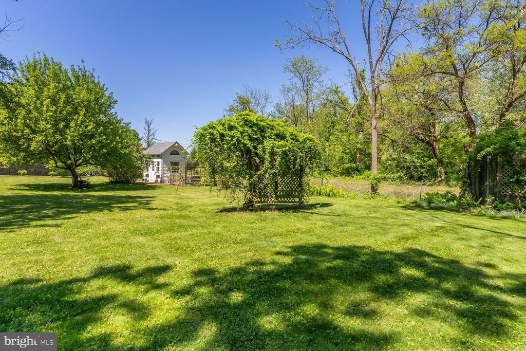 188 Old Canal Ln
