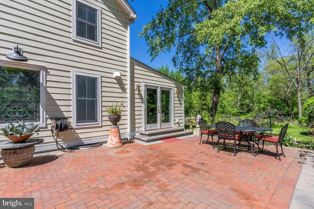 188 Old Canal Ln