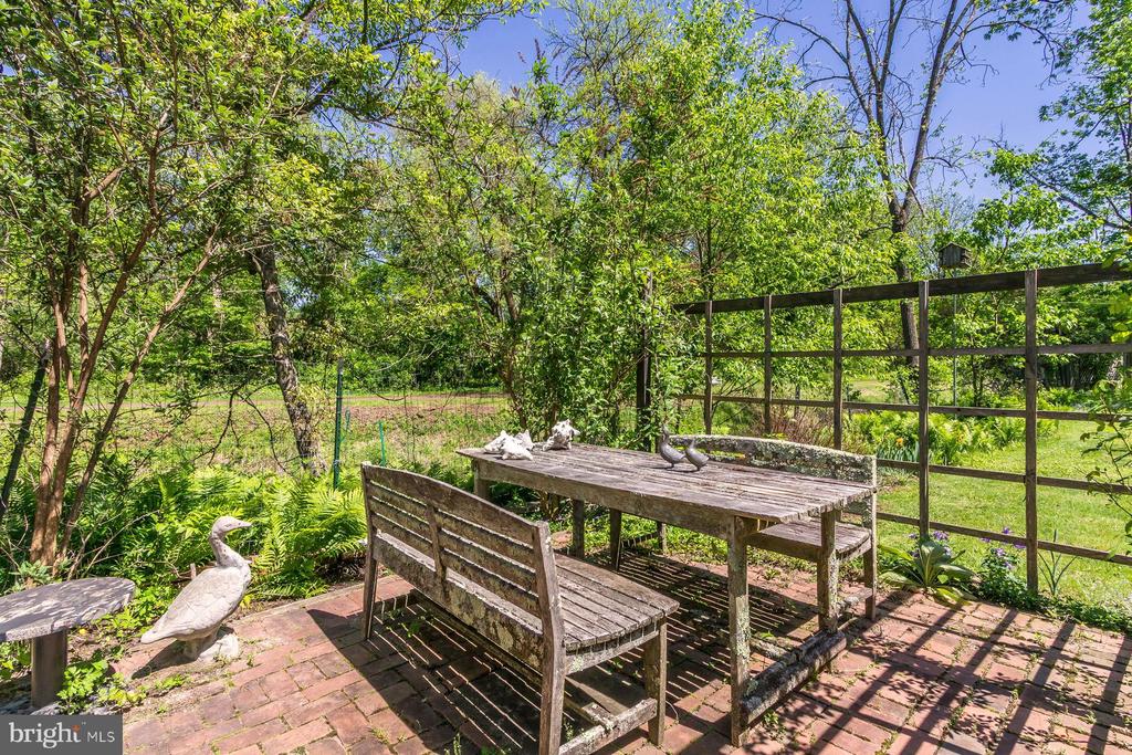 188 Old Canal Ln