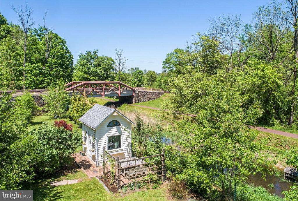188 Old Canal Ln