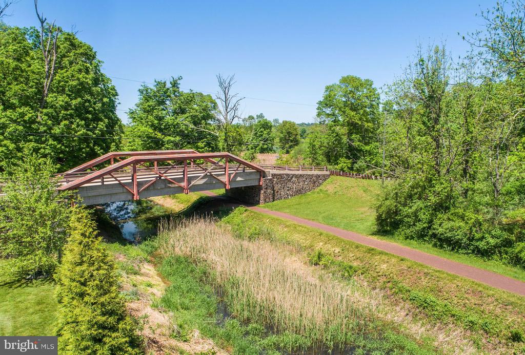 188 Old Canal Ln