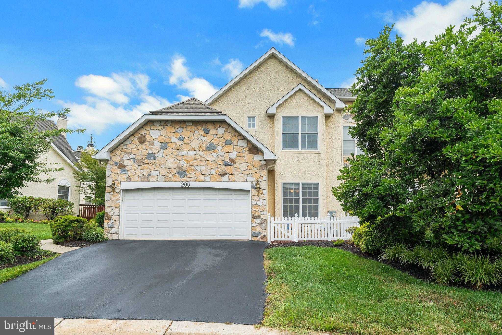 205 Saint Andrews Ct