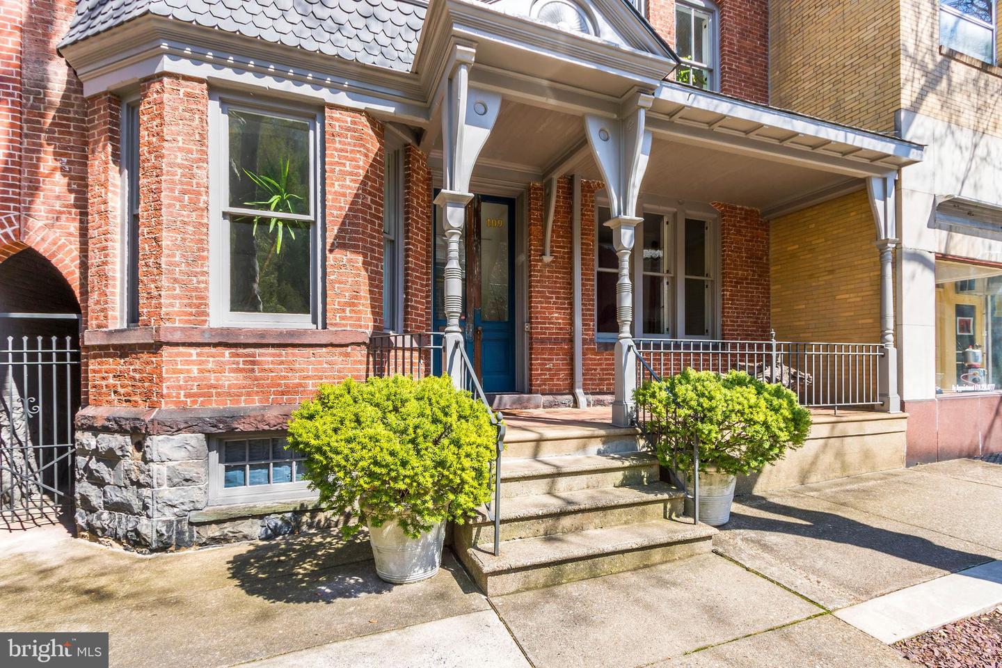 109 N 4th St