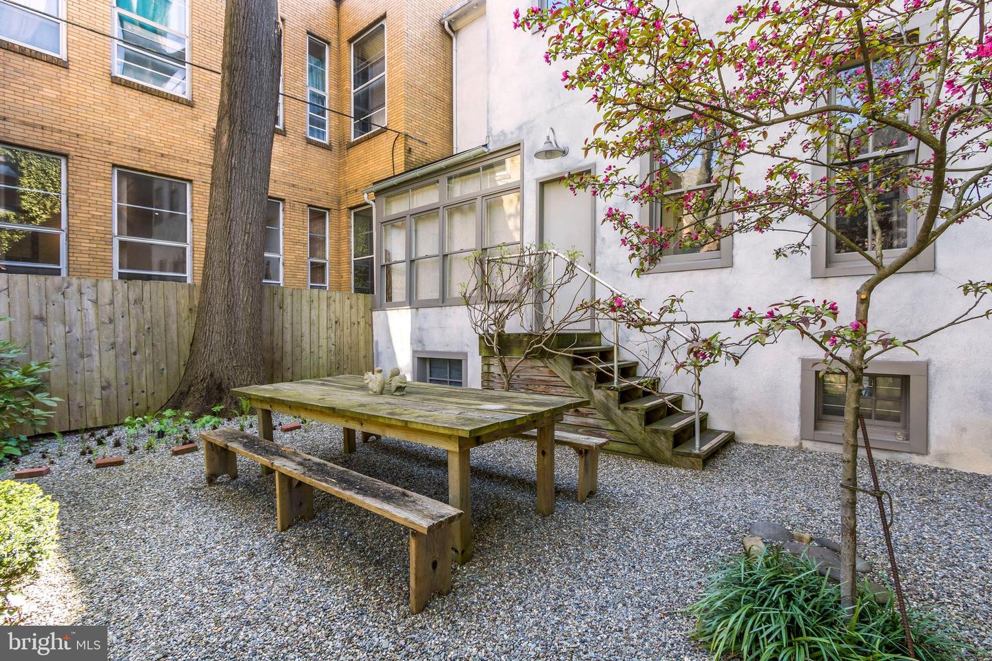 109 N 4th St