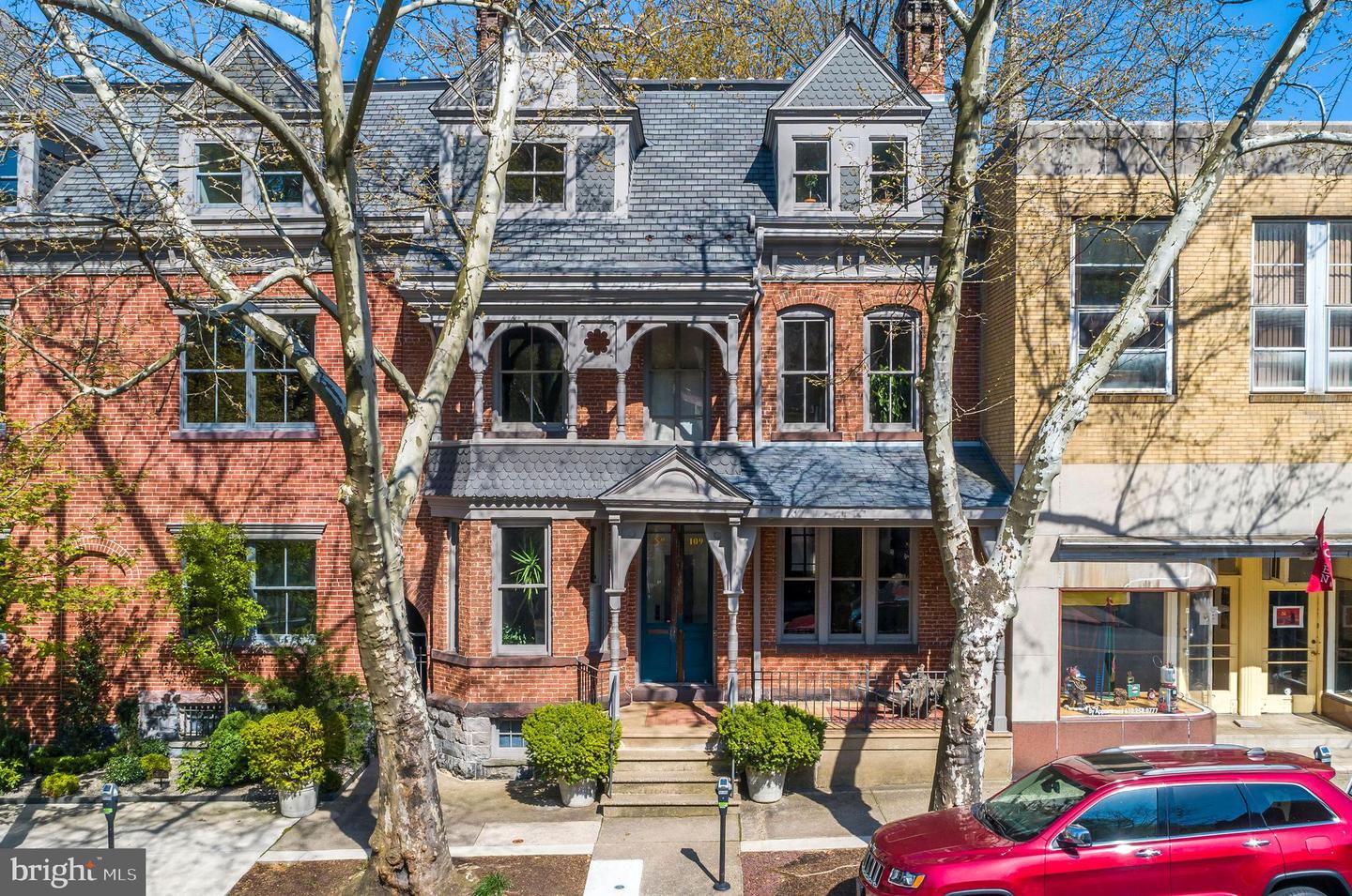 109 N 4th St