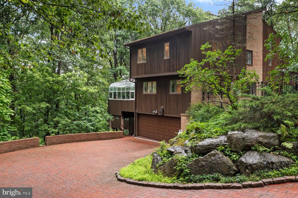 3385 WOODBRIDGE CIRCLE
