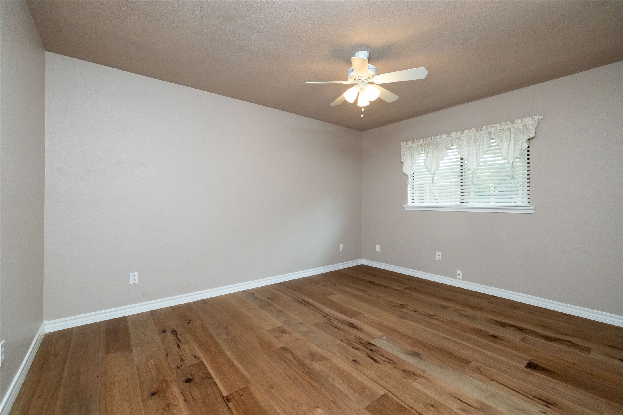 2804 Edgewood Lane