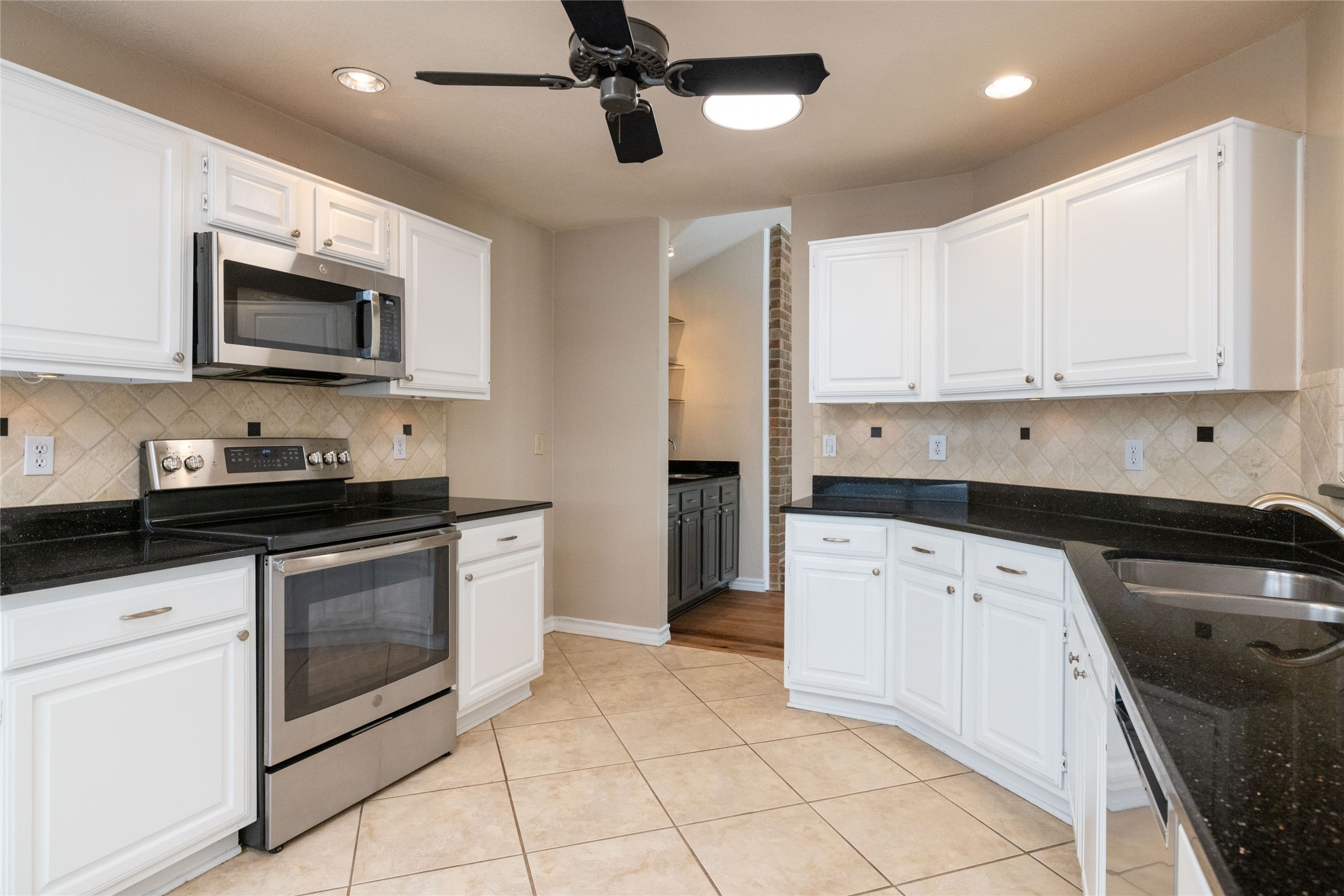 2804 Edgewood Lane