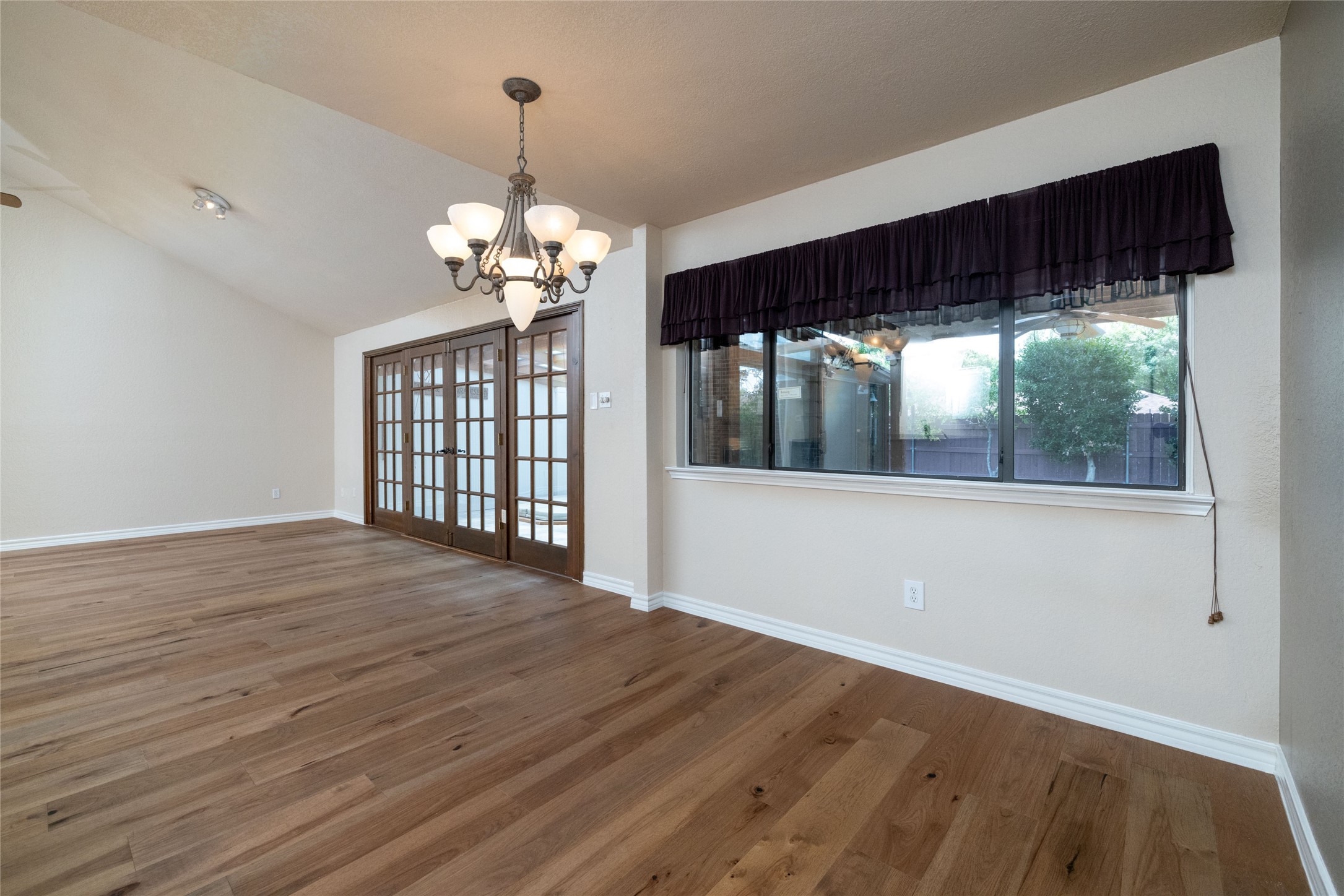 2804 Edgewood Lane