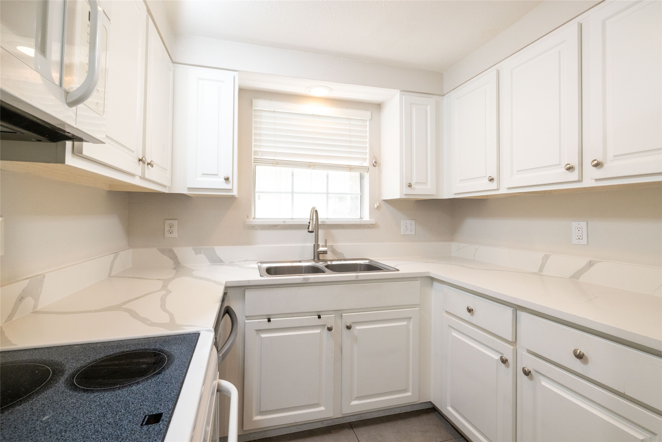 3100 Cole Avenue #112