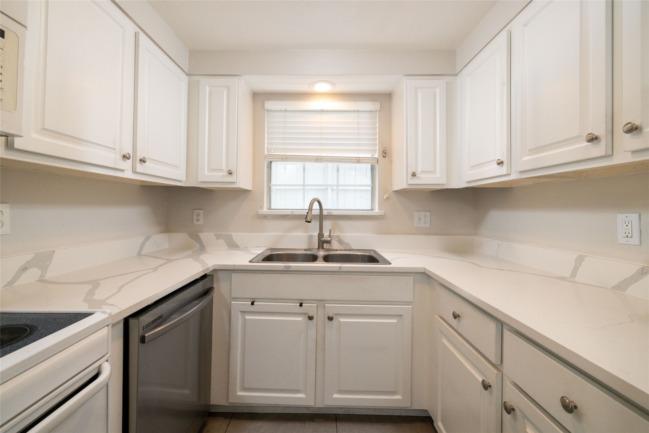 3100 Cole Avenue #112