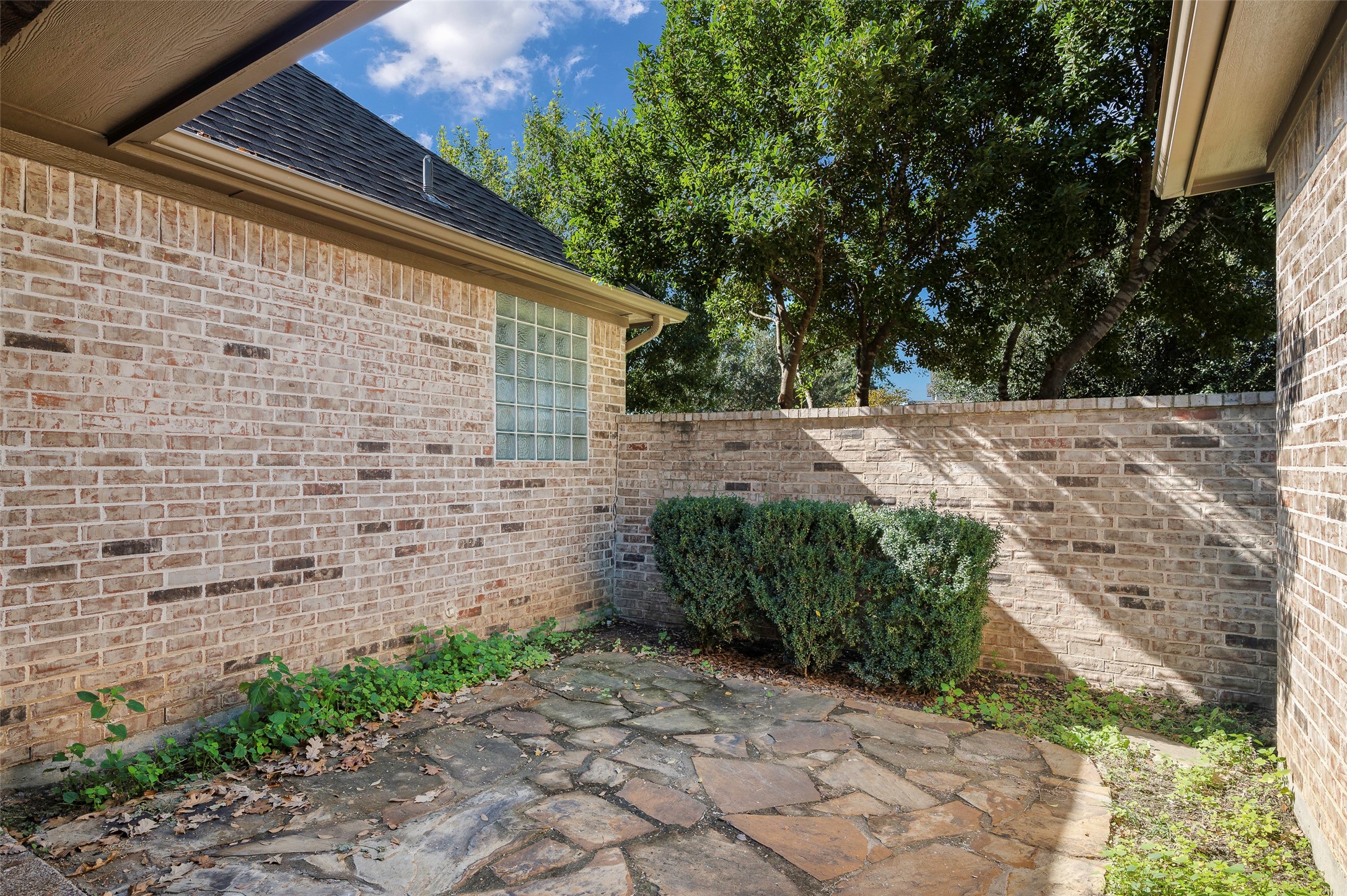 2400 Cavendish Lane
