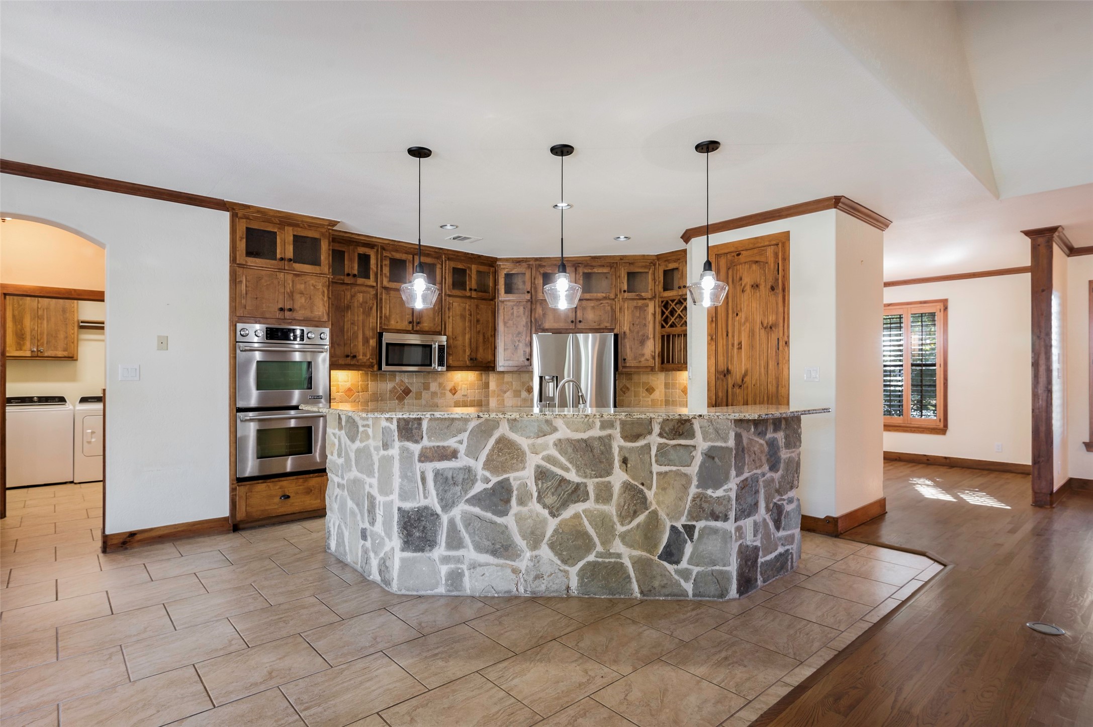 2400 Cavendish Lane