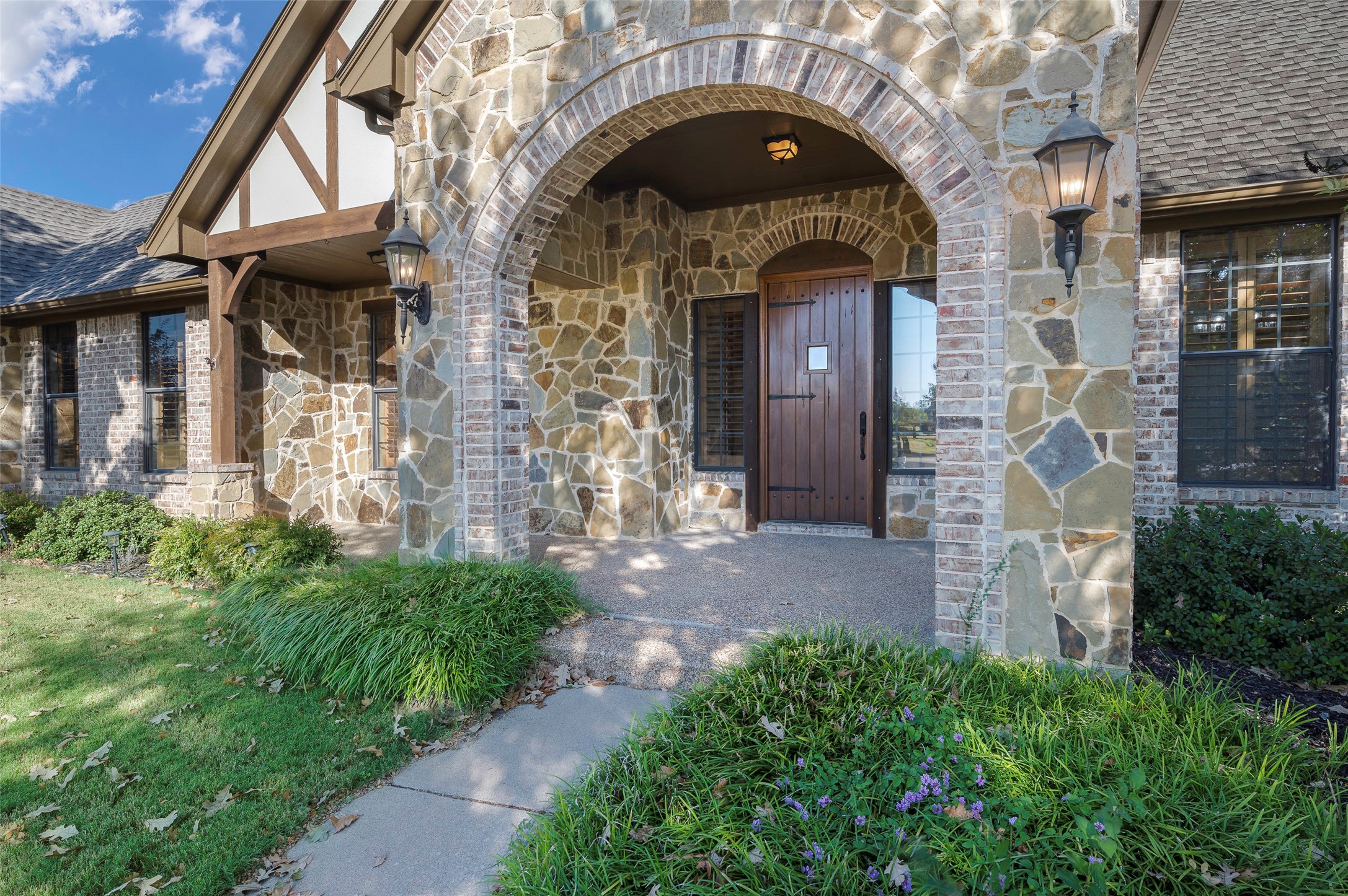 2400 Cavendish Lane