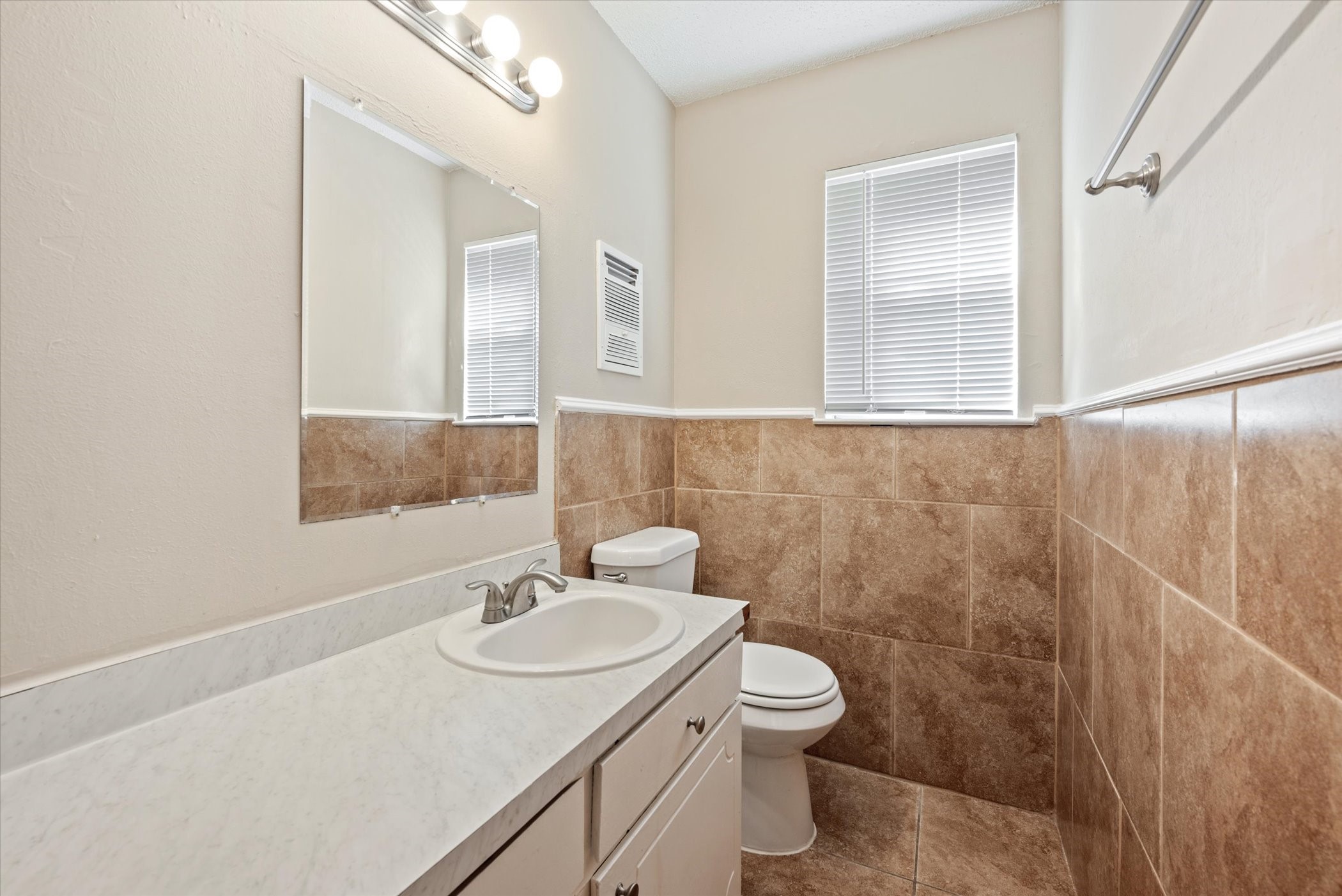 5945 Jackie Terrace