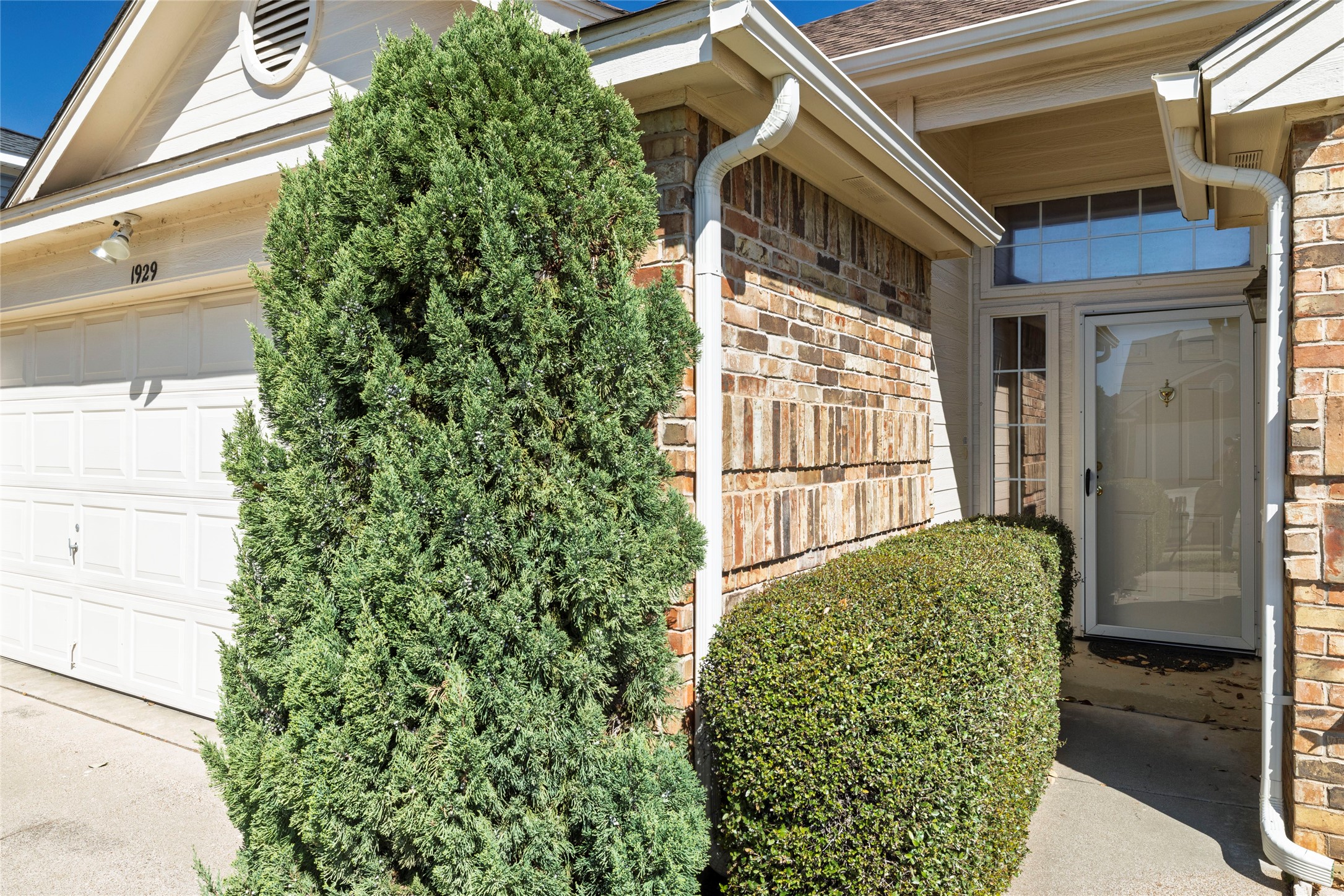 1929 Pine Ridge Drive