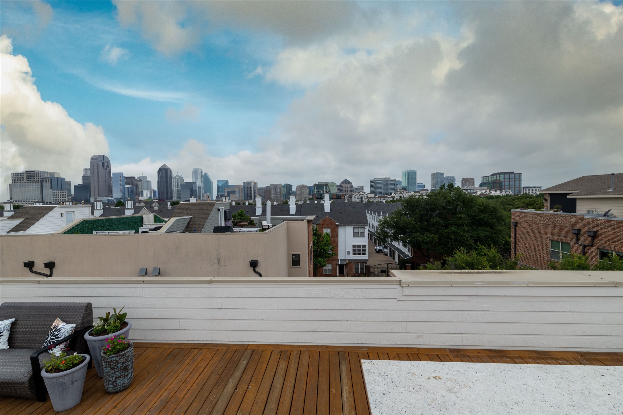 2411 N Hall Street 40