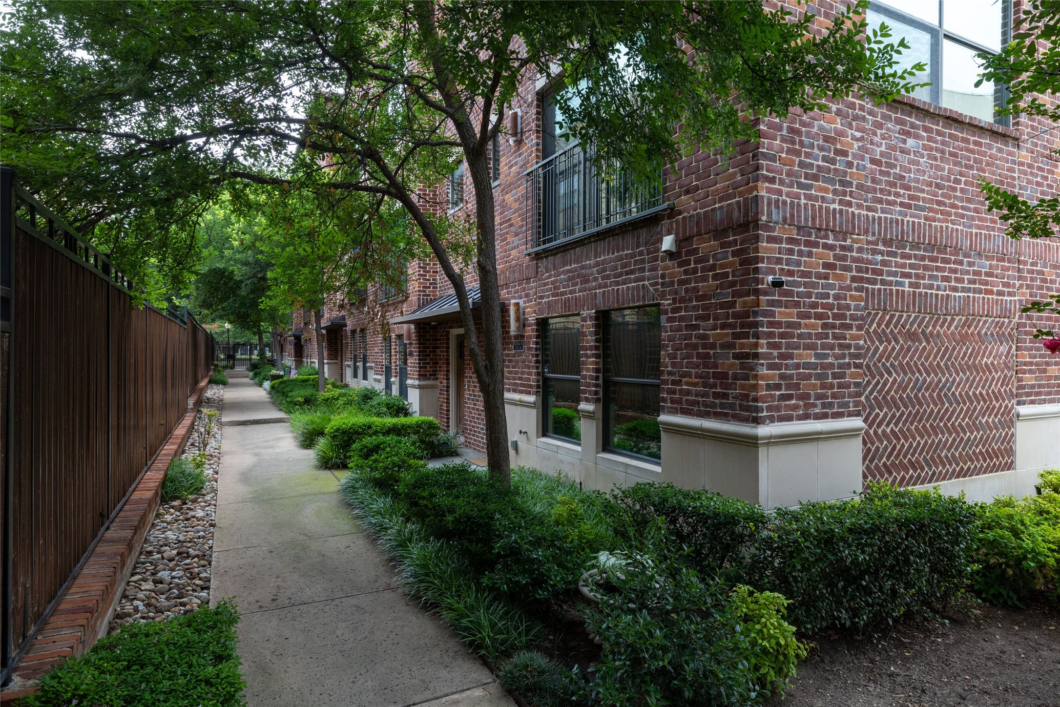 2411 N Hall Street 40