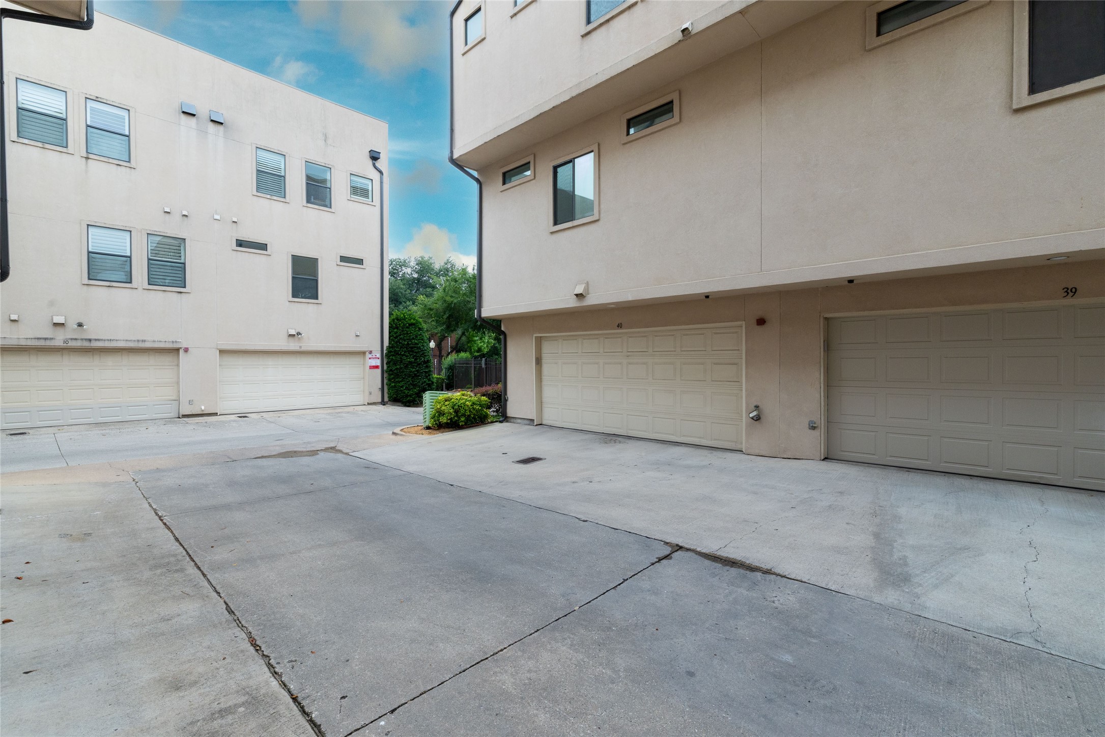 2411 N Hall Street 40