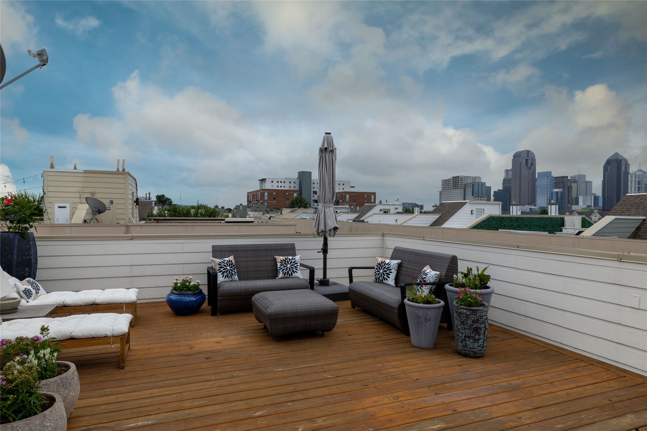 2411 N Hall Street 40