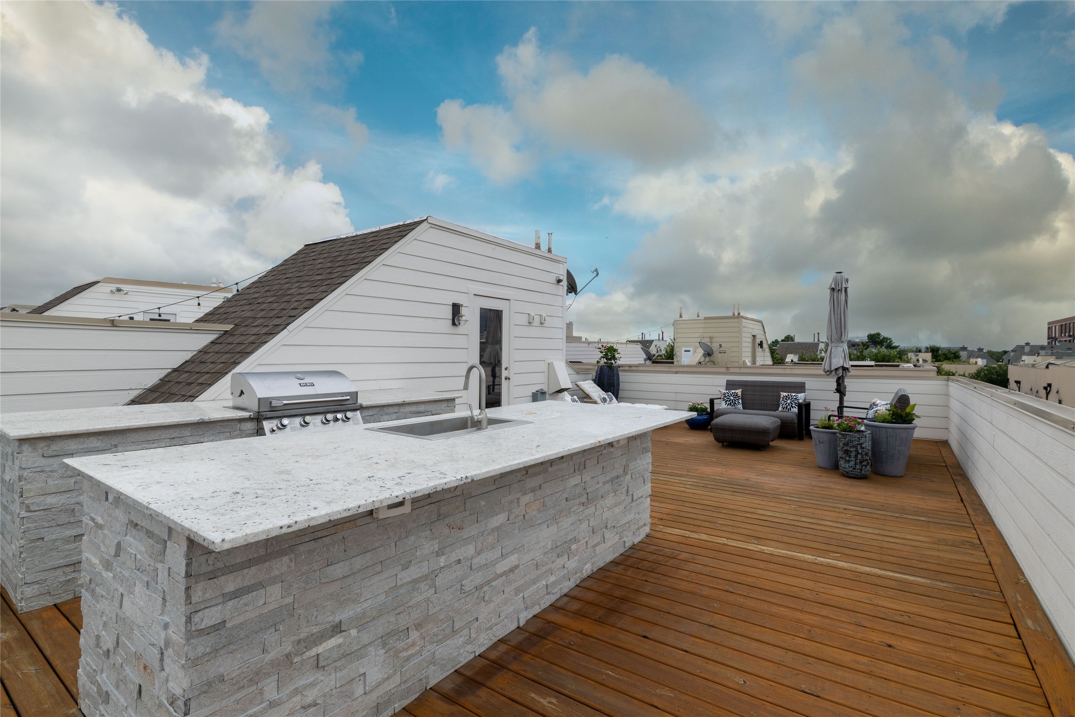 2411 N Hall Street 40